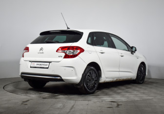 Подержанный автомобиль Citroen C4 Hatchback 2011 года (5 фото)