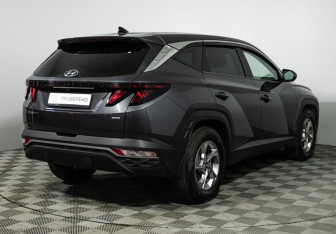 Подержанный автомобиль Hyundai Tucson 2022 года (5 фото)