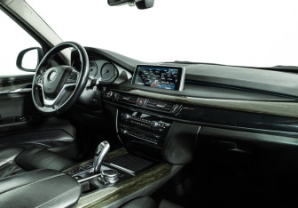 Подержанный автомобиль BMW X5 2015 года (9 фото)