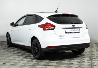 Подержанный автомобиль Ford Focus Hatchback 2017 года (7 фото)
