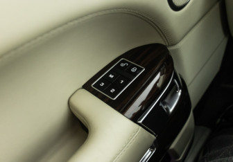 Подержанный автомобиль Land Rover Range Rover 2015 года (19 фото)