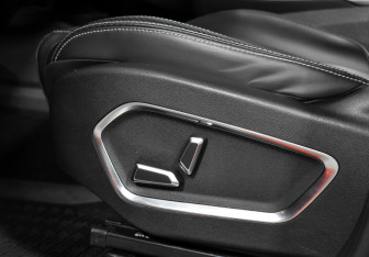 Подержанный автомобиль Geely Atlas Pro 2022 года (11 фото)