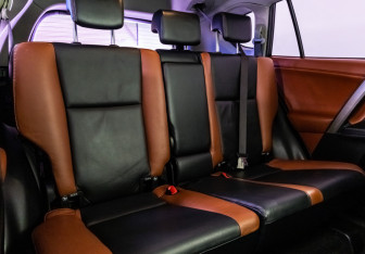 Подержанный автомобиль Toyota RAV4 2013 года (19 фото)