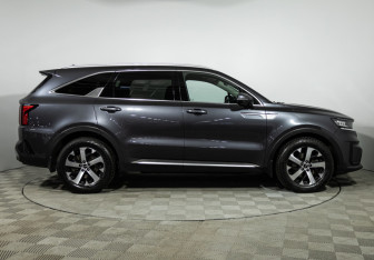 Подержанный автомобиль Kia Sorento 2021 года (4 фото)