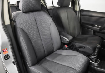 Подержанный автомобиль Nissan Tiida Hatchback 2008 года (19 фото)