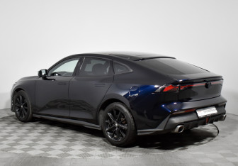 Подержанный автомобиль Changan UNI-V 2023 года (7 фото)