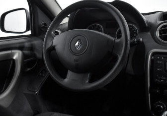 Подержанный автомобиль Renault Duster 2014 года (14 фото)