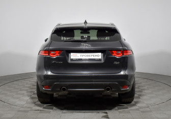 Подержанный автомобиль Jaguar F-Pace 2016 года (6 фото)