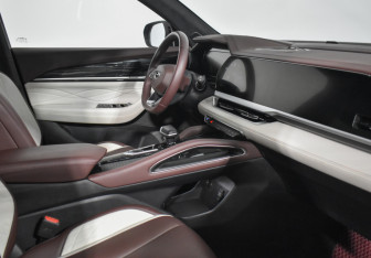 Подержанный автомобиль Geely Monjaro 2023 года (14 фото)