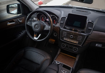 Подержанный автомобиль Mercedes-Benz GLE 2016 года (9 фото)