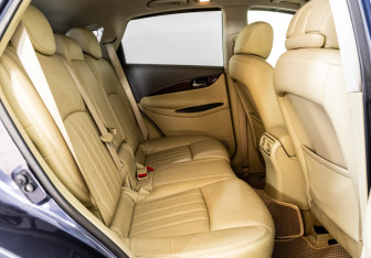 Подержанный автомобиль Infiniti EX 2008 года (18 фото)
