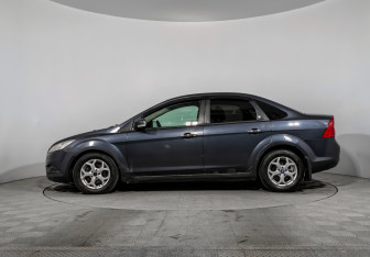 Подержанный автомобиль Ford Focus Sedan 2008 года (8 фото)