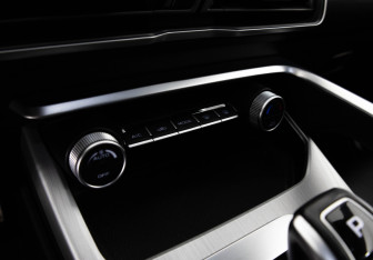 Подержанный автомобиль Geely Coolray 2022 года (11 фото)