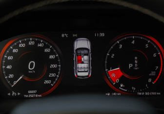 Подержанный автомобиль Volvo XC40 2021 года (12 фото)