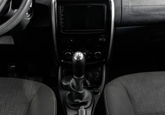 Подержанный автомобиль Nissan Terrano 2018 года (13 фото)