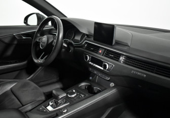 Подержанный автомобиль Audi A4 Sedan 2017 года (13 фото)