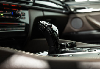 Подержанный автомобиль BMW X5 2017 года (21 фото)