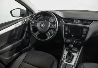 Подержанный автомобиль Skoda Octavia Liftback 2014 года (9 фото)