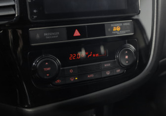 Подержанный автомобиль Mitsubishi Outlander 2019 года (13 фото)
