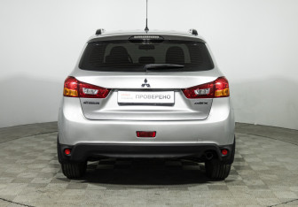 Подержанный автомобиль Mitsubishi ASX 2015 года (6 фото)