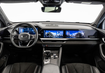 Подержанный автомобиль Geely Monjaro 2024 года (12 фото)