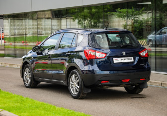 Подержанный автомобиль Suzuki SX4 Hatchback 2021 года (8 фото)