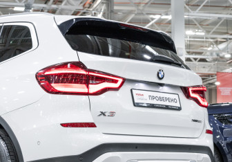 Подержанный автомобиль BMW X3 2020 года (12 фото)