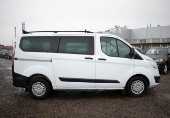 Подержанный автомобиль Ford Tourneo Custom 2014 года (4 фото)