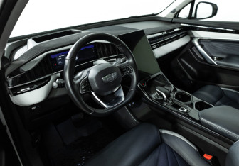 Подержанный автомобиль Geely Atlas 2024 года (11 фото)