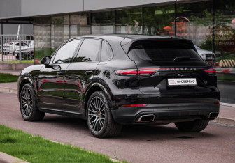 Подержанный автомобиль Porsche Cayenne 2021 года (8 фото)