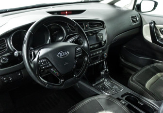 Подержанный автомобиль Kia Ceed Wagon 2015 года (11 фото)