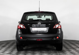 Подержанный автомобиль Nissan Qashqai 2010 года (6 фото)