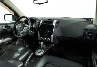 Подержанный автомобиль Nissan X-Trail 2011 года (9 фото)