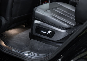 Подержанный автомобиль BMW X7 2023 года (17 фото)