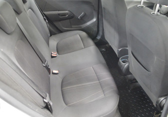 Подержанный автомобиль Chevrolet Aveo Sedan 2012 года (13 фото)