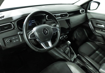 Подержанный автомобиль Renault Duster 2021 года (11 фото)