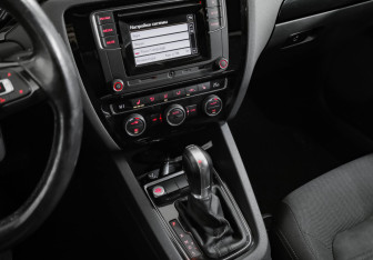 Подержанный автомобиль Volkswagen Jetta Sedan 2017 года (21 фото)