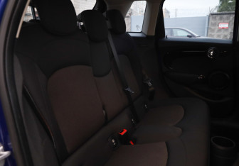 Подержанный автомобиль MINI Hatch 2018 года (11 фото)