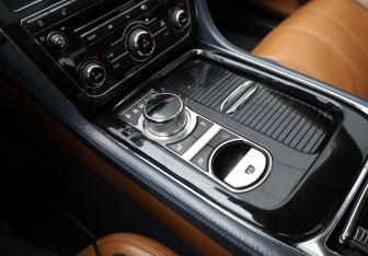 Подержанный автомобиль Jaguar XJ 2013 года (19 фото)