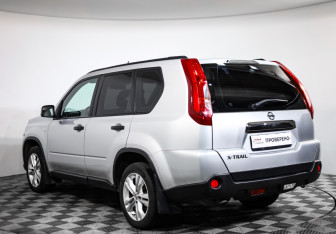 Подержанный автомобиль Nissan X-Trail 2013 года (6 фото)