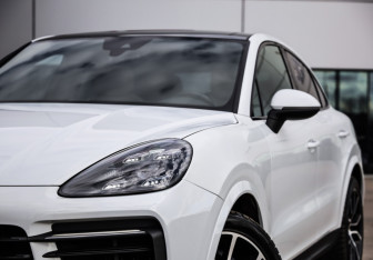 Подержанный автомобиль Porsche Cayenne 2020 года (2 фото)