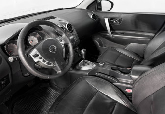 Подержанный автомобиль Nissan Qashqai 2009 года (9 фото)