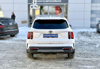 Подержанный автомобиль Kia Sorento 2021 года (5 фото)