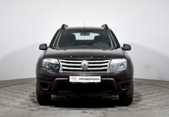 Подержанный автомобиль Renault Duster 2015 года (2 фото)