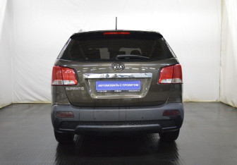 Подержанный автомобиль Kia Sorento 2010 года (6 фото)