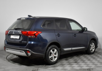 Подержанный автомобиль Mitsubishi Outlander 2019 года (5 фото)