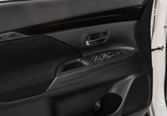 Подержанный автомобиль Mitsubishi Outlander 2019 года (21 фото)