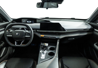Подержанный автомобиль Changan UNI-V 2023 года (13 фото)