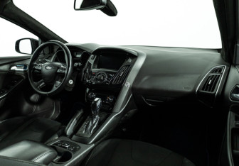 Подержанный автомобиль Ford Focus Sedan 2012 года (9 фото)