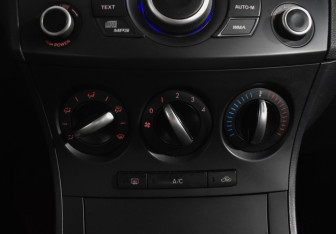 Подержанный автомобиль Mazda 3 Sedan 2012 года (16 фото)